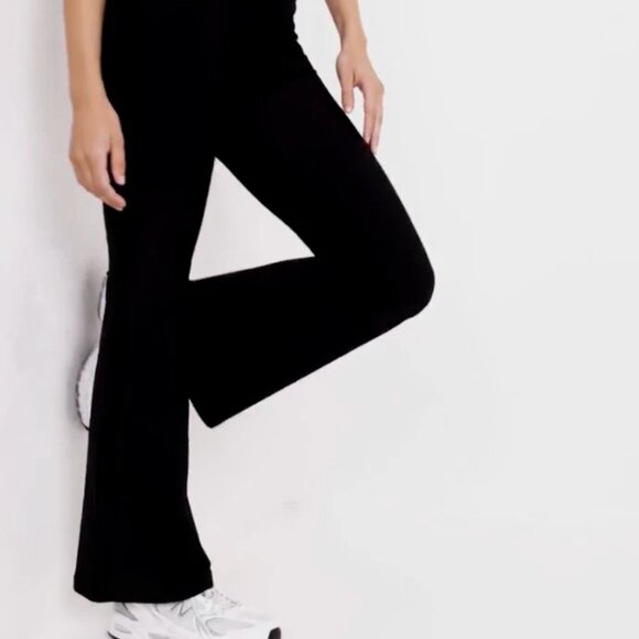 Brand New Cropped Black Flare Yoga Pants – PowerSoft Fabric | Size 4-6 - Picture 1 of 6